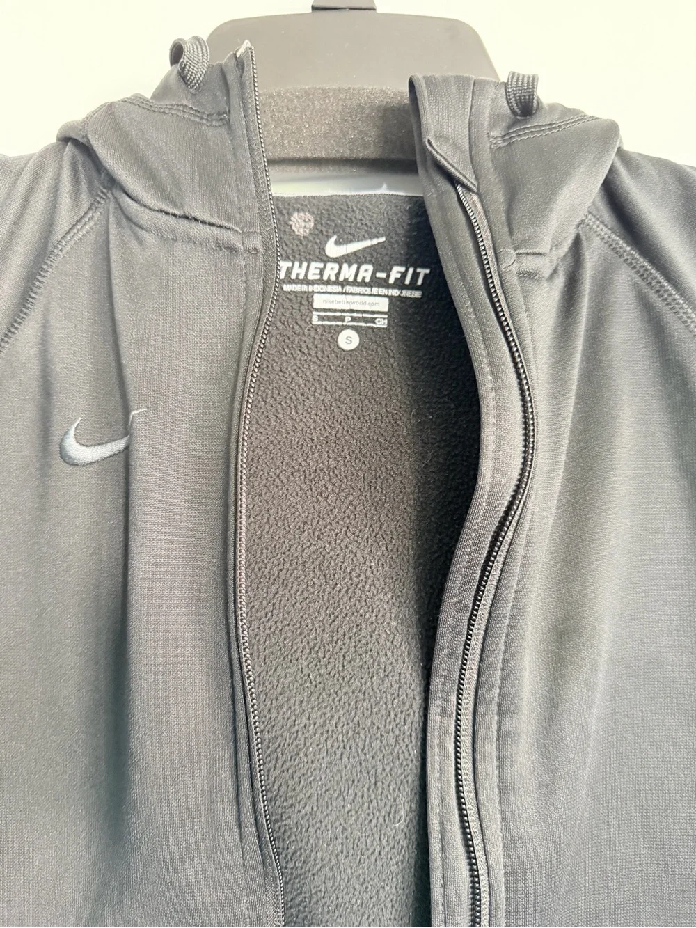 Nike black therma